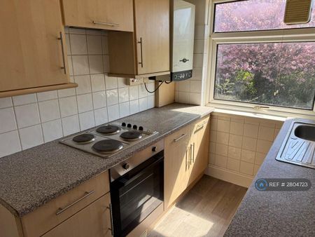 2 bedroom flat to rent - Photo 4