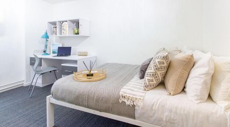 1 bedroom in a flat share to rent - Photo 2