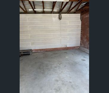 3 bedroom double garage - Photo 6