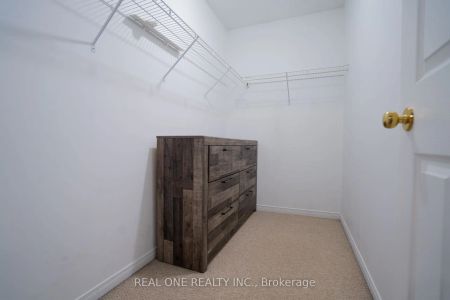 Detached Home For Lease | X8440516 - Photo 5