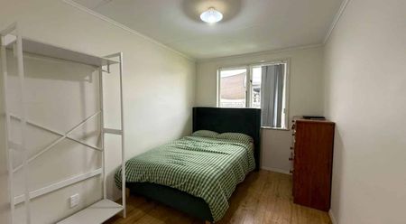 PAPAKURA, 4 BEDROOMS - Photo 4