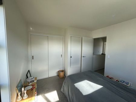 New, Quiet End Unit Townhouse + Off street park - Photo 5
