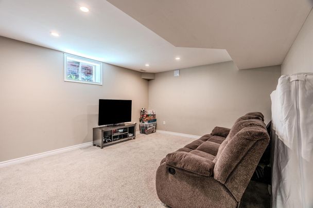 For Lease - 893 Bitterbush Crescent, London North, Ontario - Photo 1