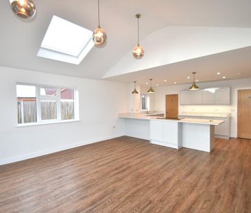 4 bedroom semi-detached house to rent - Photo 6