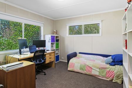 COMFORTABLE FAMILY LIVING IN HARRISTOWN! - Photo 3