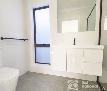 Park front 4-bedroom family home in the Heart of Colebee - Walk to ... - Photo 4