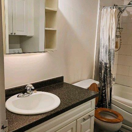 4 1/2 à un prix exceptionnel : 1124$/mois !!! En stand by - Photo 4