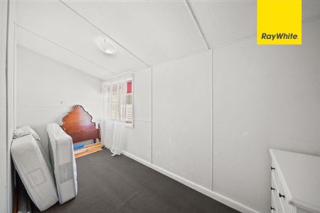 Charming 3-Bedroom Cooma Cottage- partially furnished - Photo 4