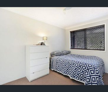 Boutique Apartment Just 500m from the Beach - Photo 5