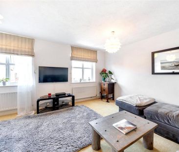 3 bedroom end of terrace house to rent - Photo 2