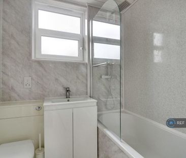 4 bedroom maisonette to rent - Photo 4