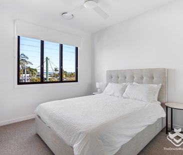 Stunning, Fully Furnished, Ready to move in, short term leases avai... - Photo 4