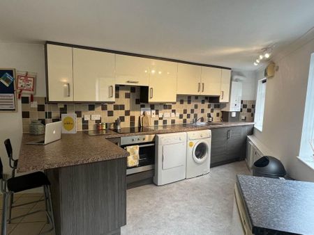 4 bedroom terraced house to rent - Photo 5