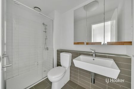 Fantastic 2-Bedroom Apartment with Stunning Water Views! - Photo 4