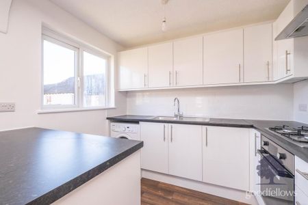 2 bedroom maisonette to rent - Photo 5