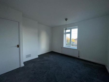 Available 3 Bed House - end terrace - Photo 3