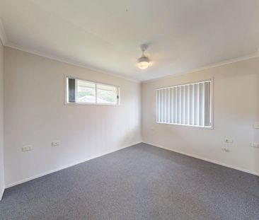 Freshly Updated Family Home in Quiet Street | Spacious Yard & Moder... - Photo 2