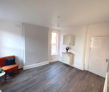 2 Bedroom End Terraced House - Photo 5