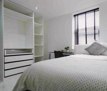 5 Beds 4 Baths - Photo 1