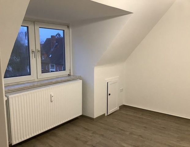 Renovierte 2,5-Zimmer-DG-Wohnung in St-Jürgen, sofort anmietbar. - Photo 1