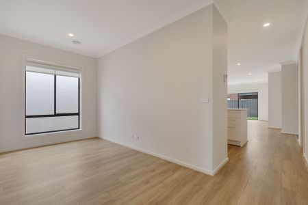 Modern Family Home - Photo 2