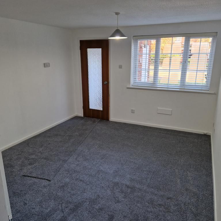 1 bedroom ground floor flat to rent - Photo 1
