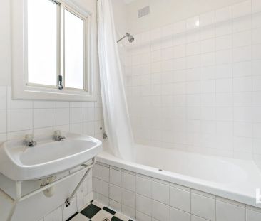 Modern & Charming 3-Bedroom - Photo 6