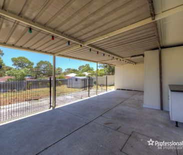 8 Calvert Way, Girrawheen WA 6064 - Photo 4