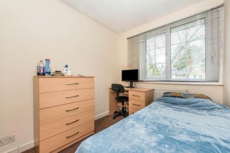 5 bedroom Detached house to rent - Photo 3