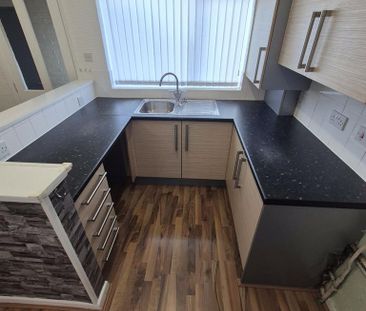 3 bedroom terraced house to rent - Photo 6