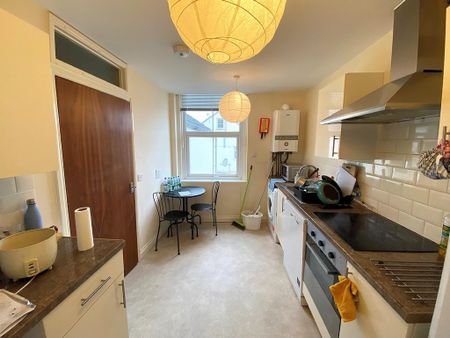 3 bedroom apartment to rent - Photo 5