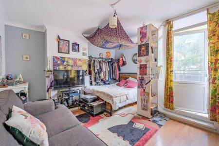 3 bedroom flat to rent - Photo 3