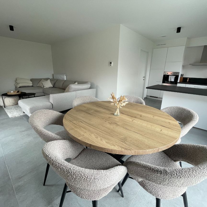 Drie slaapkamer EENGEZINSWONING met garage & tuin - Photo 1