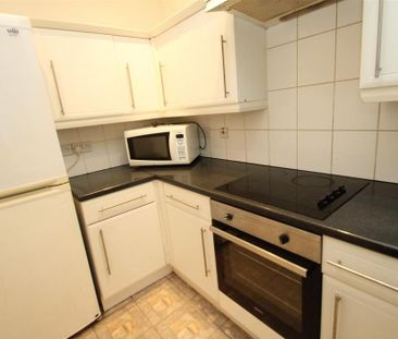 2 bedroom flat to rent - Photo 6