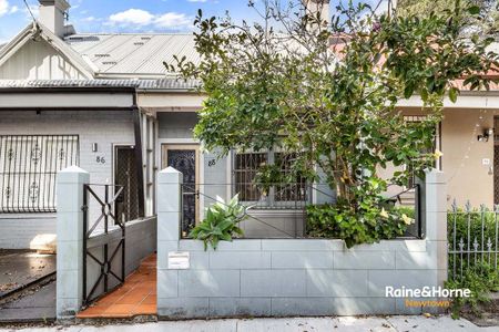 Stylishly renovated house in the heart of Erskineville - Photo 2