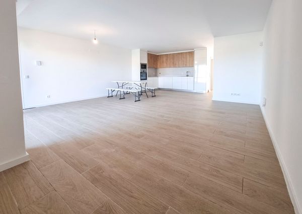Moradia T3 Duplex para Arrendamento Anual em Algoz