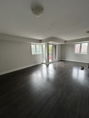 Beautiful Well Kept Low Rise Apartment Building - Photo 1