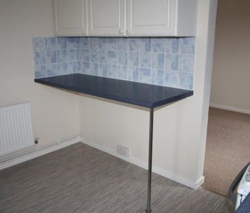 3 bedroom semi-detached house to rent - Photo 6