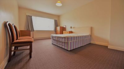 3 bedroom Flat in Lea Farm Drive, Leeds - Photo 4