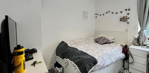 6 bedroom terraced house to rent - Photo 2