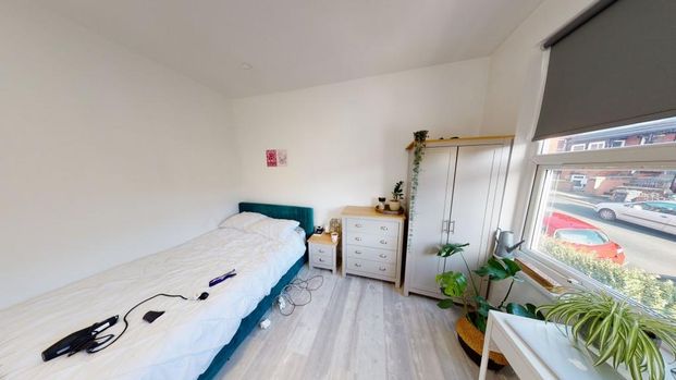 4 bedroom terraced house to rent - Photo 1