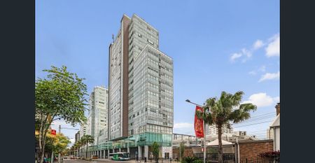 Light-filled, modern apartment located in the heart of Burwood - Photo 4