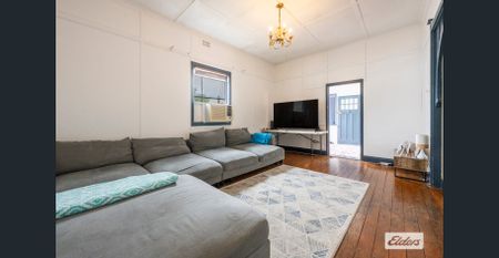 Central, Double Storey Family Home - Photo 2