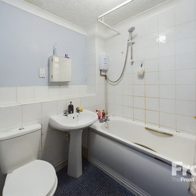 Pullmans Place, Staines-upon-Thames, Surrey,TW18 - Photo 1