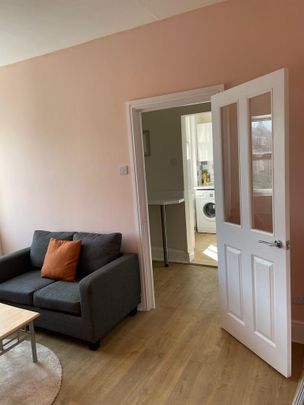 4 bedroom flat to rent - Photo 1
