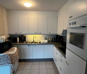 Appartement te huur met twee slaapkamers in Kortrijk. - Photo 2