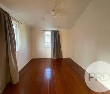 VERY NEAT, SPACIOUS 2 BEDROOM HALF HOUSE IN WAVELL HEIGHTS - Photo 4