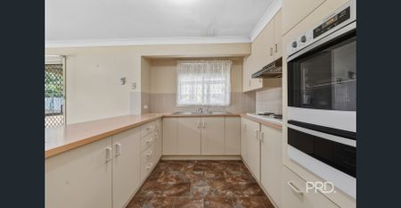 38 Balleroo Crescent, Glenfield Park NSW - Photo 5