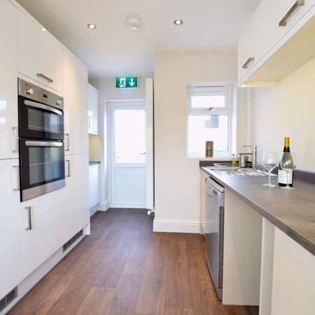 🌟Large Ensuite Room🌟 Bedroom A - Photo 4