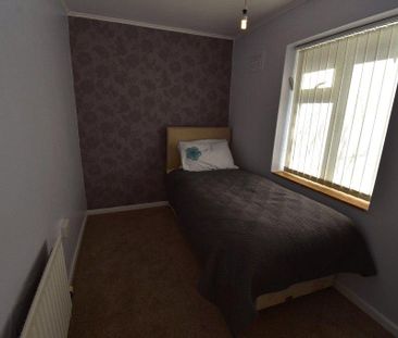4 bedroom semi-detached house to rent - Photo 6